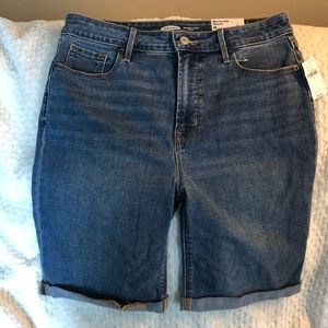 NWT!! Bermuda denim shorts 9” inseam!! Nice quality denim!! Vintage blue color!